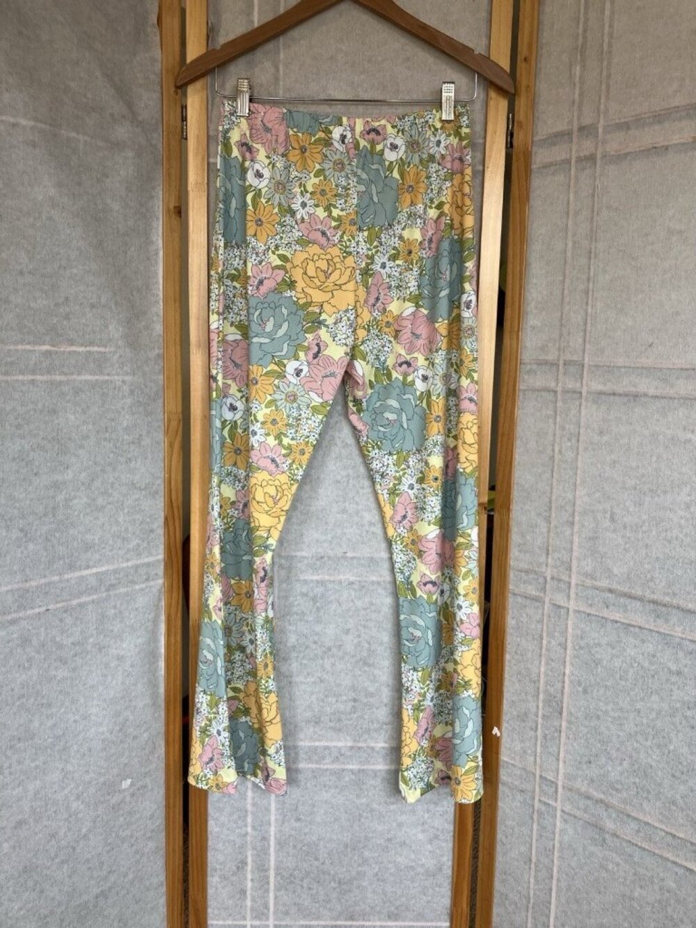 Wayf Floral Bootleg Pull On Pants, Small. Hippie Boho Vibe, Super soft - Picture 5 of 5